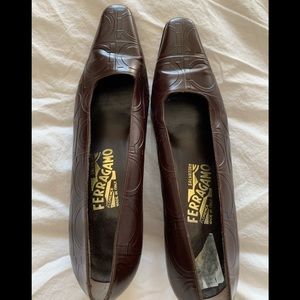 Ferragamo gorgeous and authentic choc brown low heels